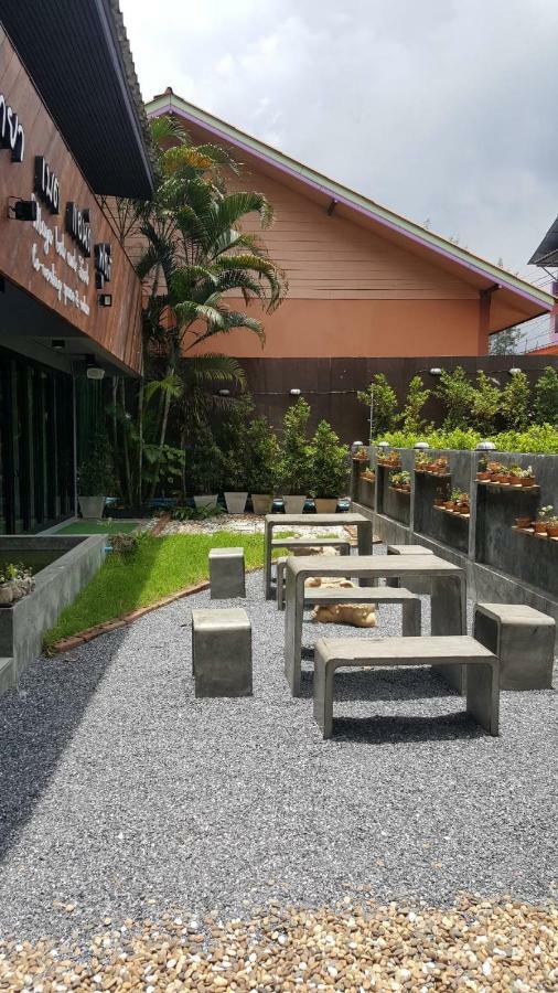 Maya Bed And Food Hostel Чиангмай Экстерьер фото